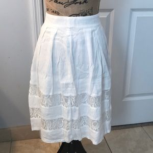 Women’s Forever 21 White Skirt, Size S. NWT